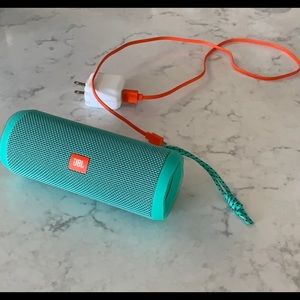 Jbl flip 4 speaker and charger